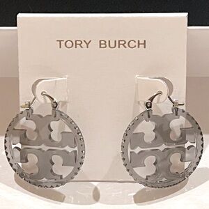 TORY BURCH Miller Crystal Resin Small Hoop Earrings in Grey/Silver